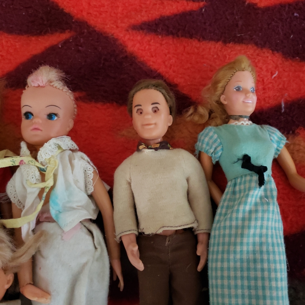 60+ piece Barbie lot 60 clothing pieces 72 to 79'